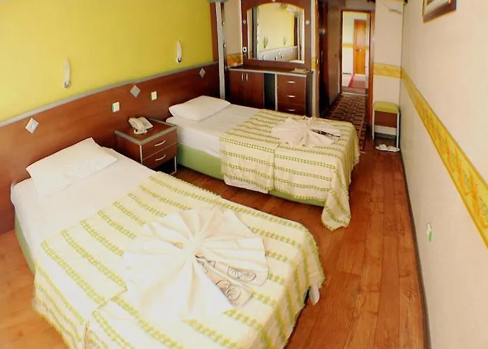 Canberra Hotel 2*